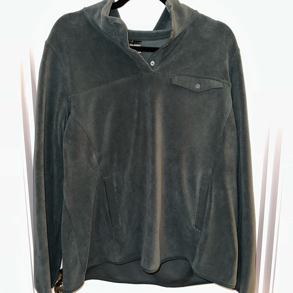 32° Heat green button up  sweater in large